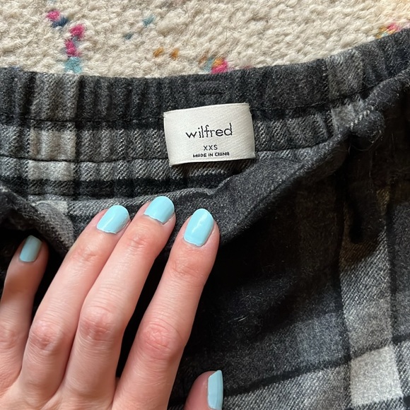 Beautiful plaid wool trousers by Wilfred. Size xxs / 24 - Picture 3 of 3